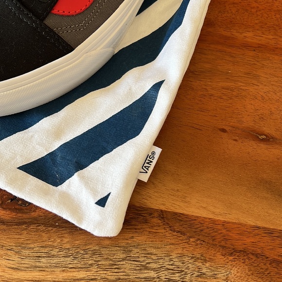 NWT Vans Old Skool Grey and Black Shoes with Red Stripe Size 6 - Picture 9 of 9